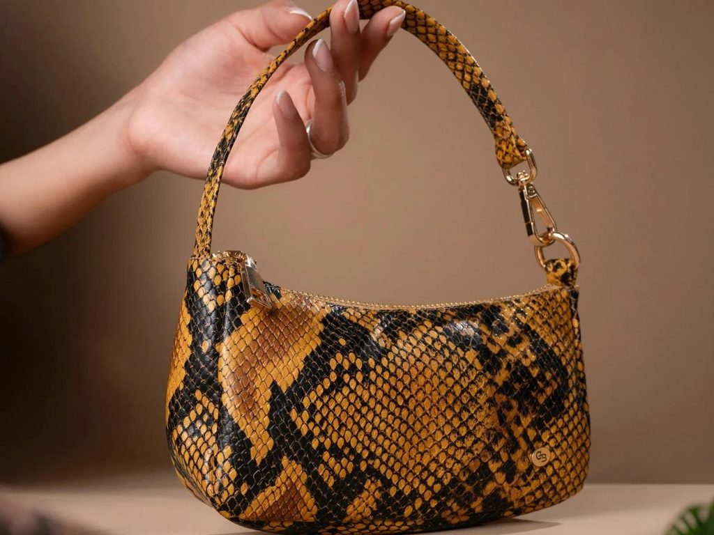 Auth là cách viết ngắn của authentic