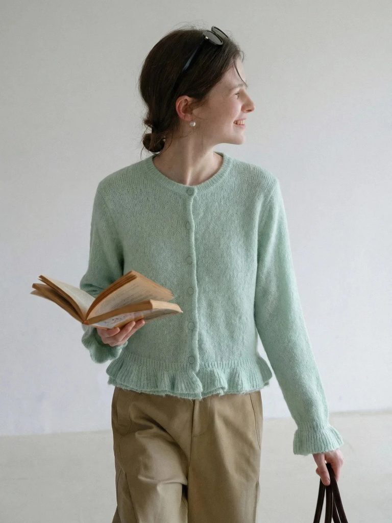 Phối đồ màu xanh mint và be