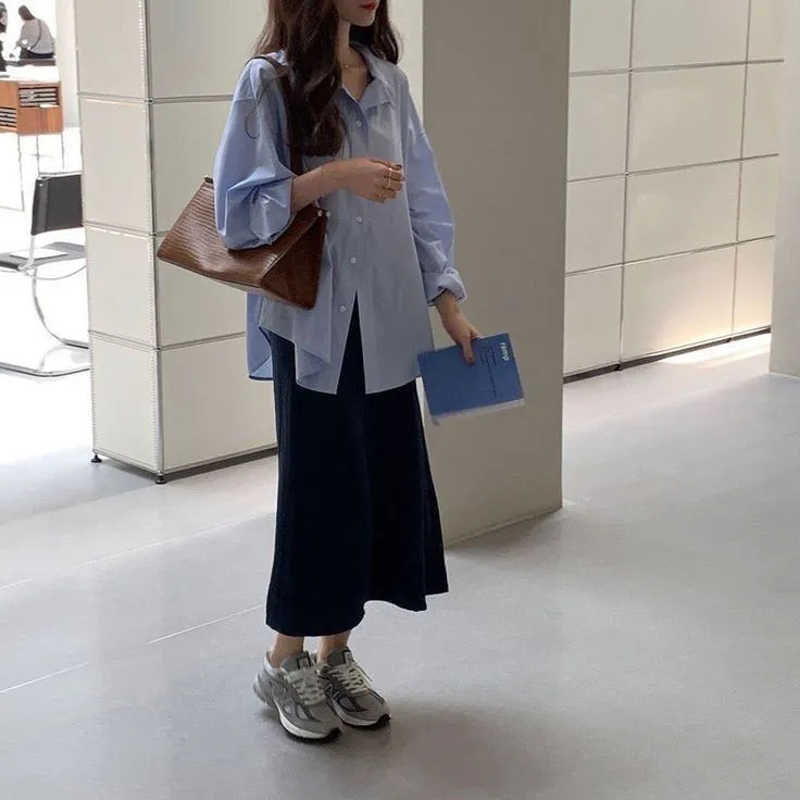 Túi tote phối cùng sơ mi oversized