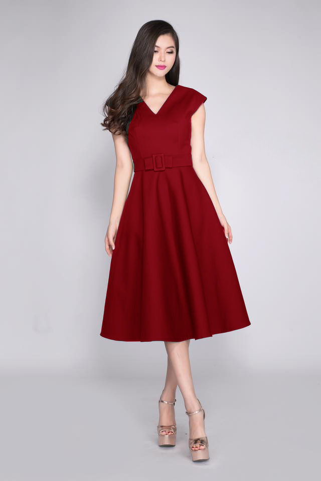 Phối đồ nữ với váy liền thân 